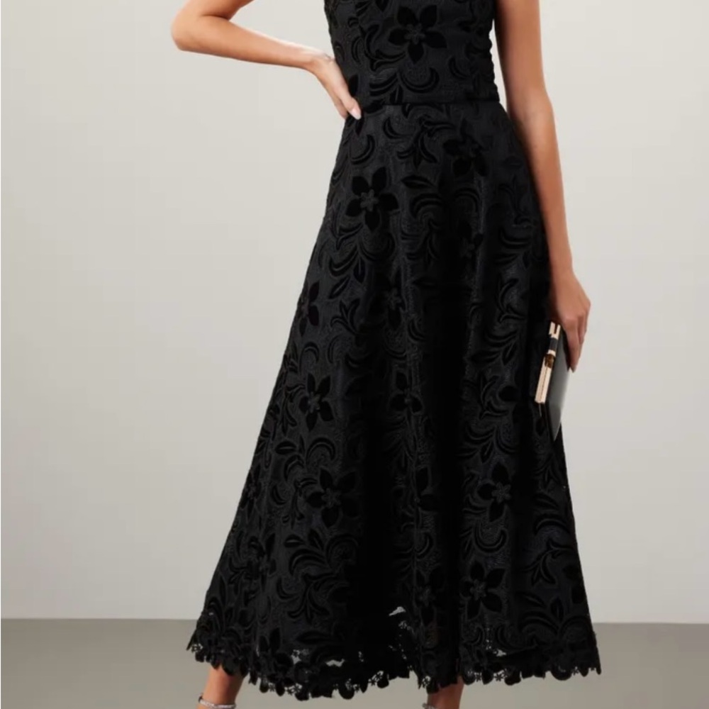 Shoshanna
Anessa Dress
$698 original retail
Black
Size 10